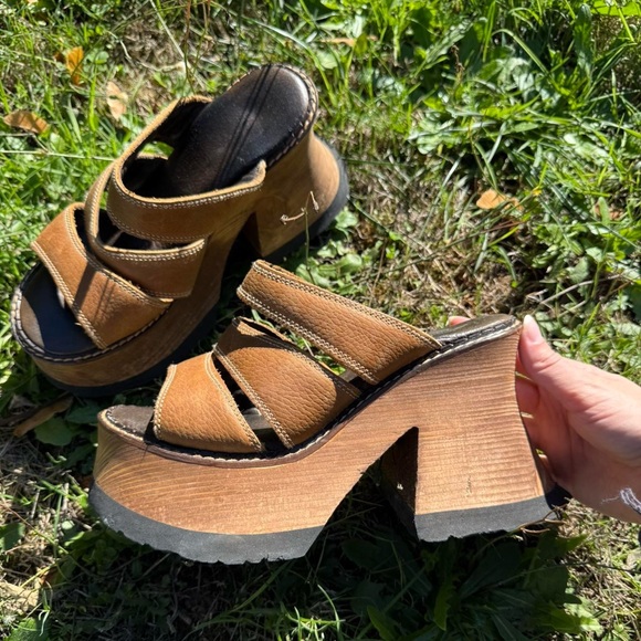 Vintage Shoes - Brown Platform Sandals